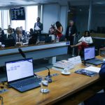 Deputados votam redução da maioridade penal em comissão  