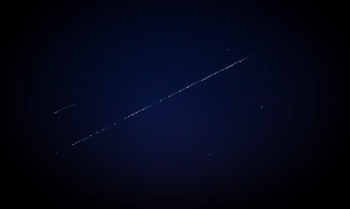 Proliferação de satélites põe em risco observações astronômicas