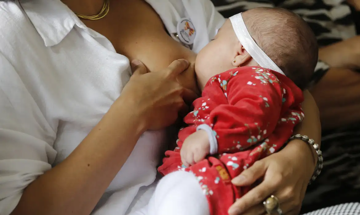 Como o SUS pode ajudar mães na amamentação exclusiva por leite materno até os 6 meses do bebê