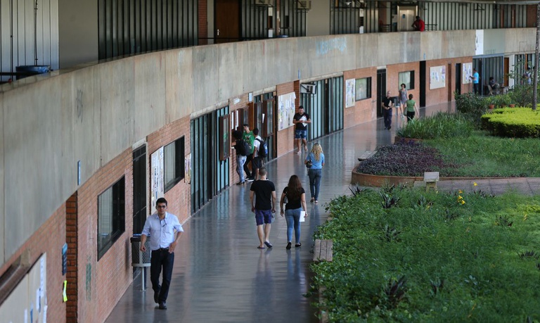 Selo do MEC reconhece instituições de ensino que previnem a violência de gênero