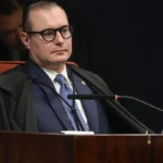 Justiça condena pais a indenizar filho expulso por orientação sexual