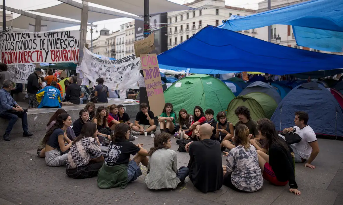 Protestos em Madri entram no 3º dia após despejo de aposentada