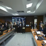 CCJ do Senado aprova PEC que acaba com jornada 6×1