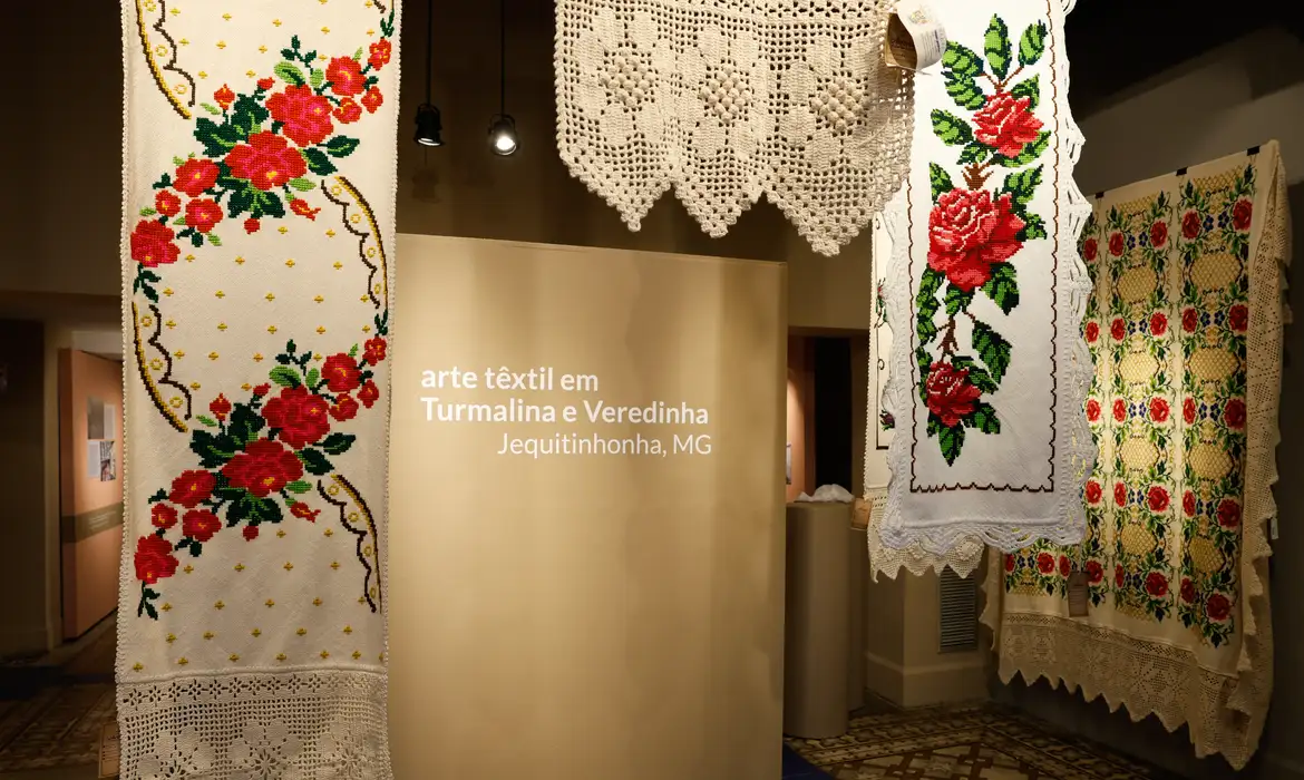 Museu do Folclore recebe bordados do Vale do Jequitinhonha