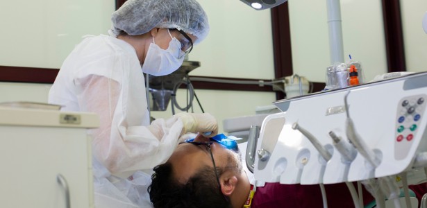 Combinação de ômega-3 e ácido acetilsalicílico tem eficácia semelhante à de antibióticos contra periodontite grave