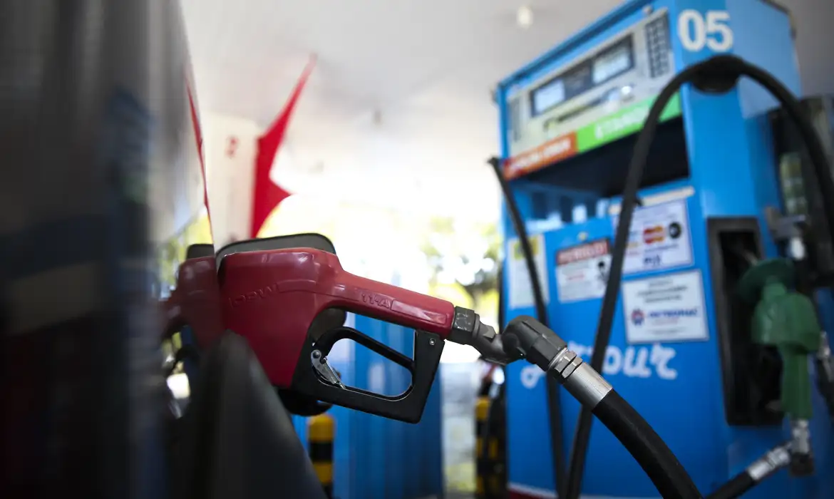 Governo Federal adota novas medidas para combustíveis frente a oscilações do petróleo