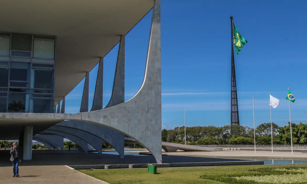 Frente de prefeitos apresenta carta com propostas aos presidenciáveis