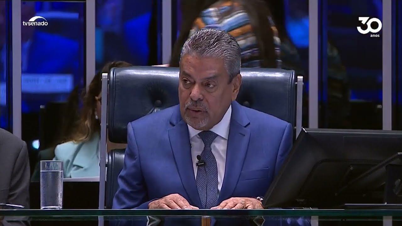 Vídeo: Médicos são homenageados pelo Senado