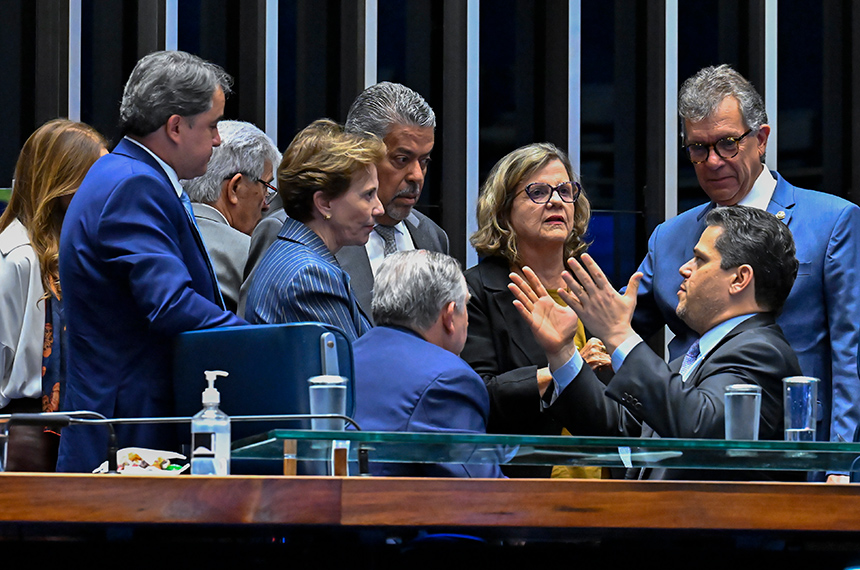 PEC do fim da escala 6x1 passa por 2ª sessão de discussão no Plenário