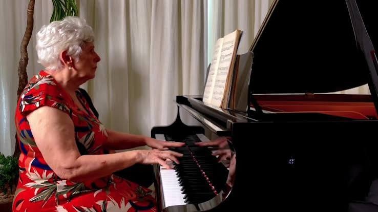 Pianista Estela Caldi apresenta projeto "Schubertíade" na Rádio MEC