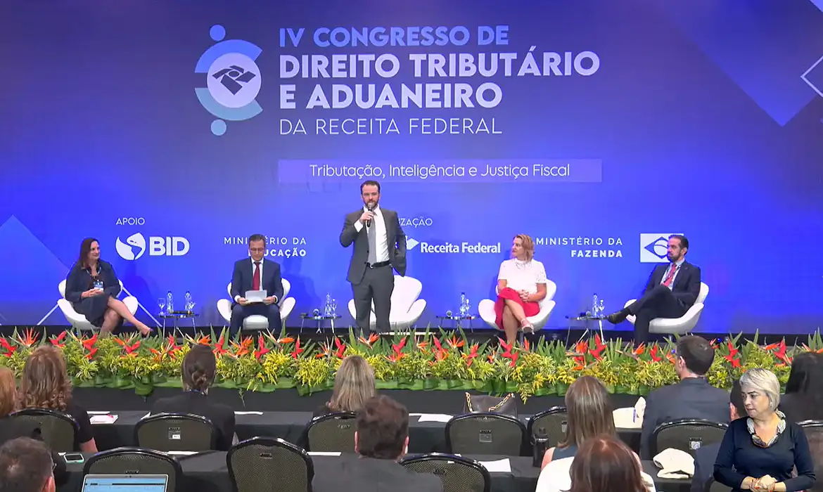Durigan defende Receita como plataforma de inteligência do Estado