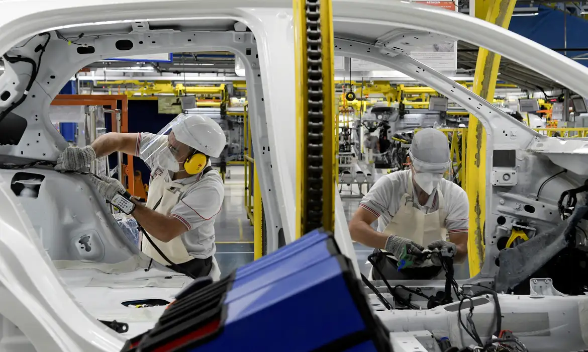 Com crescimento de 0,3% em agosto, BC confirma PIB 1,6% maior em 12 meses