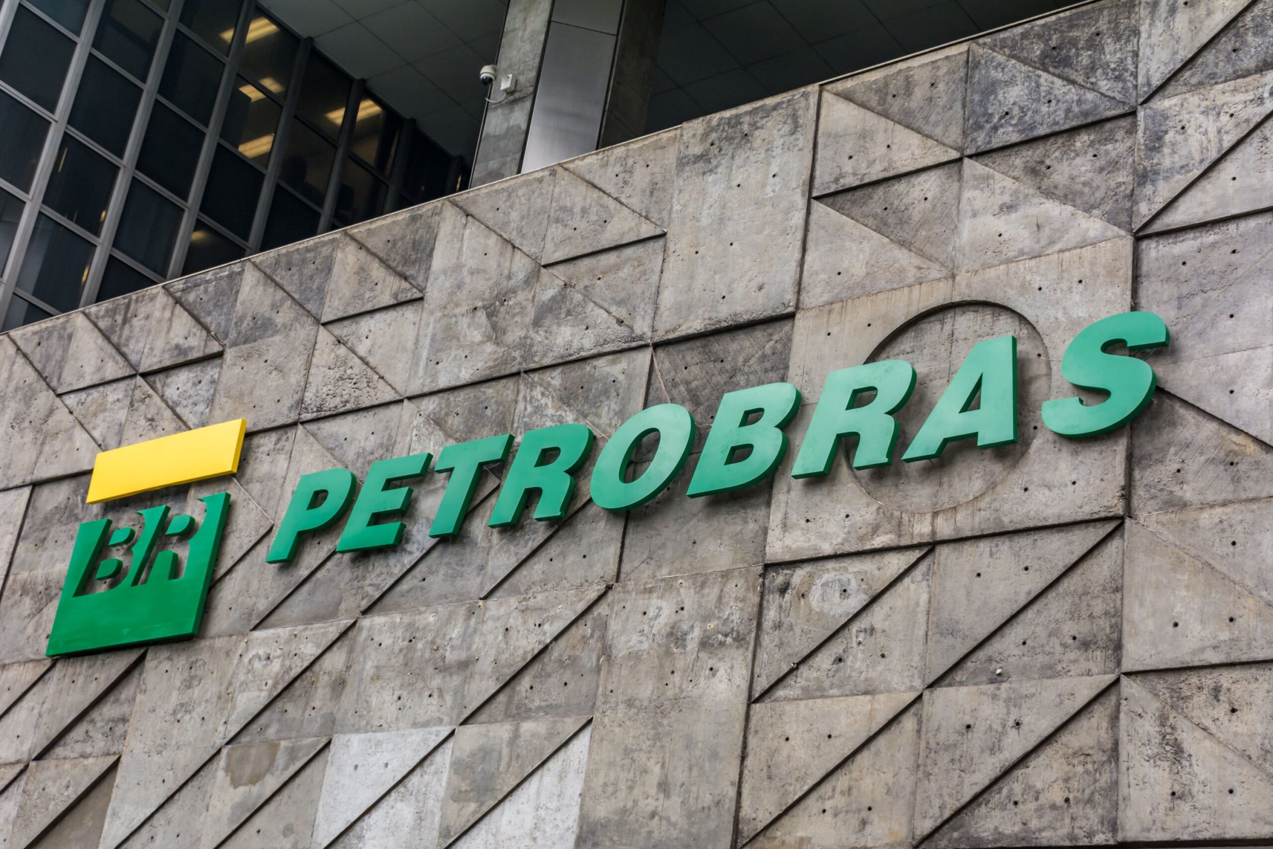 Petrobras alcança R$ 800 bilhões em valor de mercado e renova máxima histórica na Bolsa