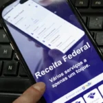 Dólar fecha abaixo de R$ 5 e recua 1,58% na semana