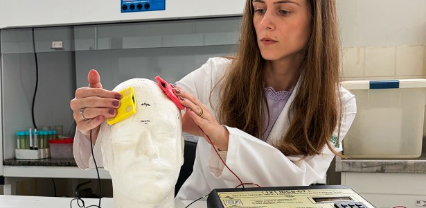 Estimulação cerebral aliada à educação nutricional reduz desejo por comida em mulheres com obesidade