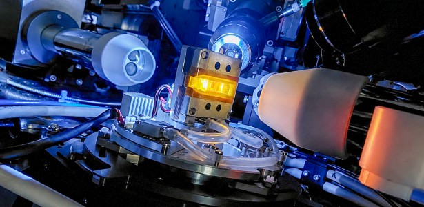 Novo instrumento no acelerador Sirius permite observar células solares em funcionamento