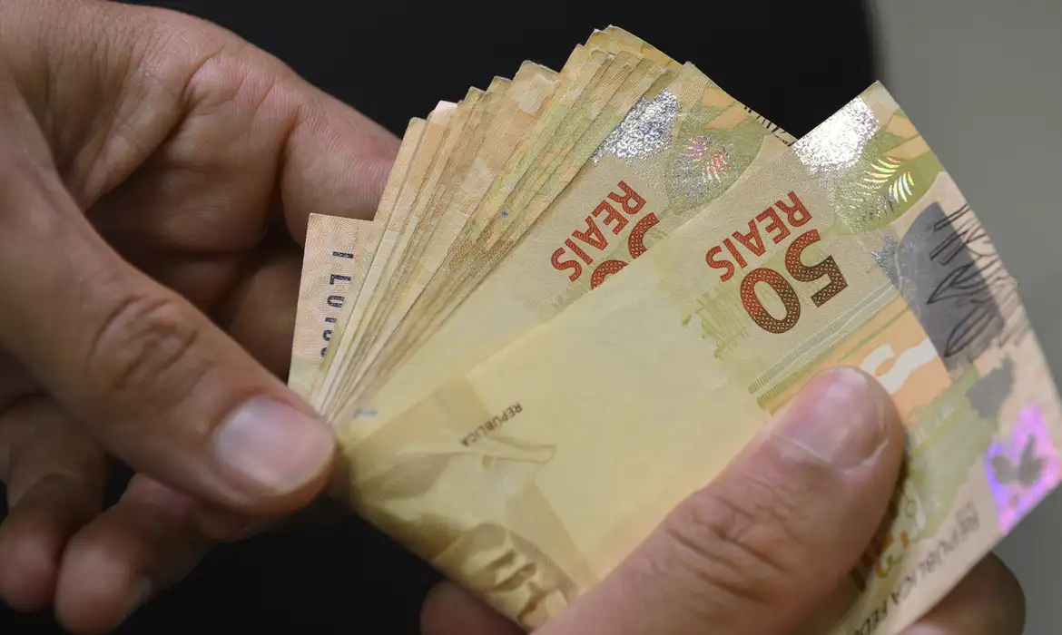 Número de superendividados no Brasil cresceu 75% em cinco anos, diz BC